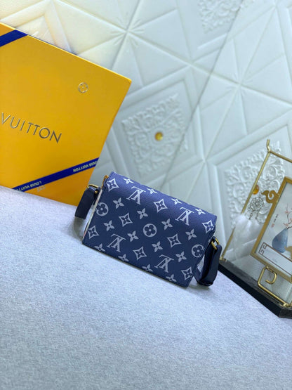 LV Steamer Wearable Wallet Monogram Bleach