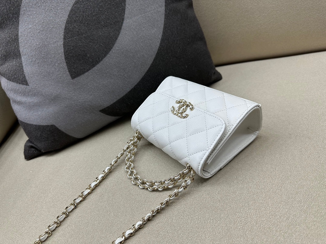 CC Clutch With Chain Caviar White 12 × 15 × 6 cm