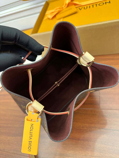 Louis Vuitton Néonoé BB in Monogram Handbag