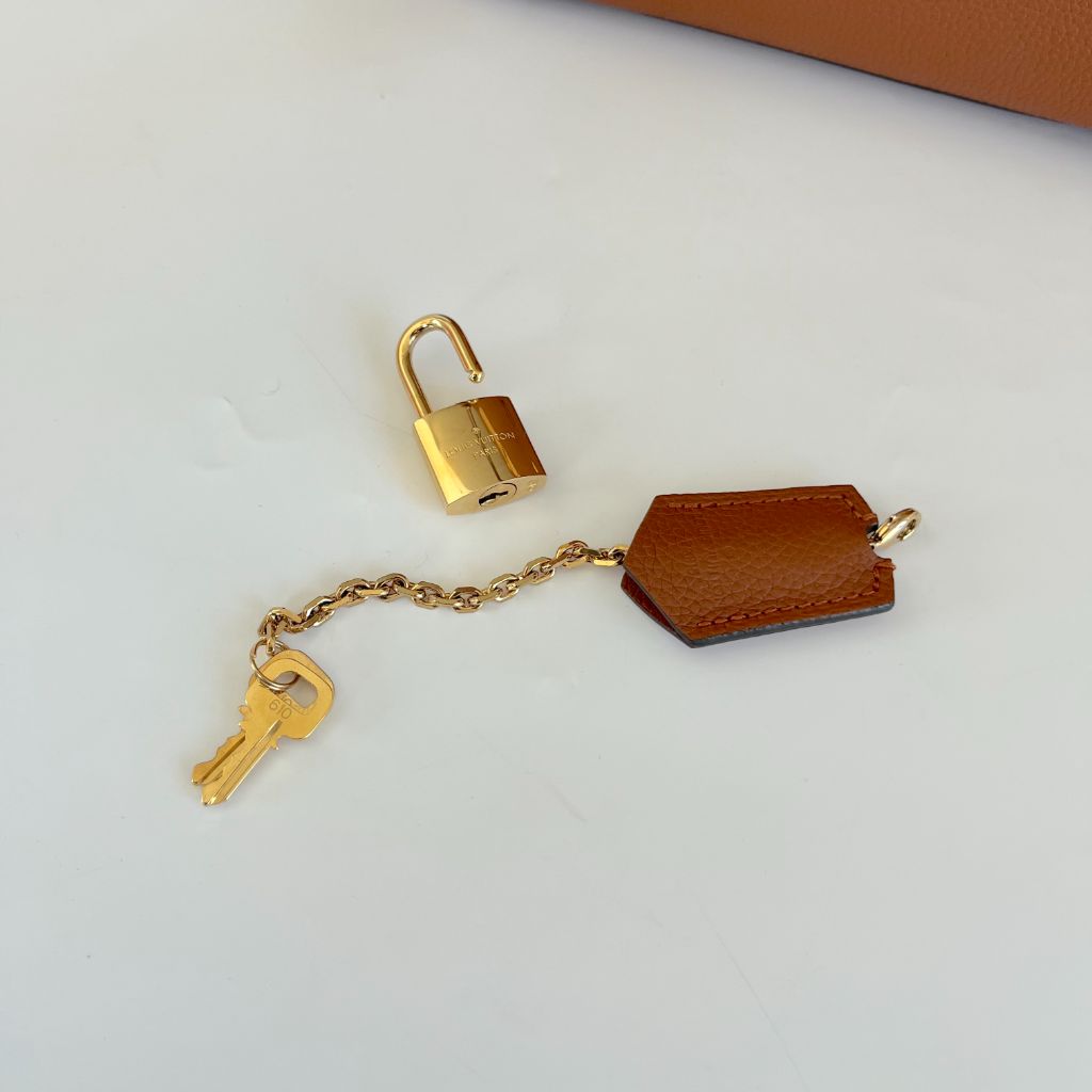 Louis Vuitton Milla Veau Nuage Calfskin PM Bag