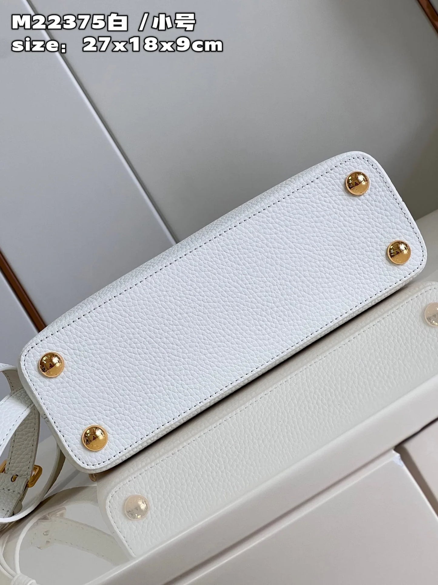 Louis Vuitton Capucines MM White Flower Strap - 31.5 x 20 x 11 cm
