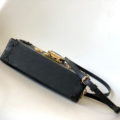 Louis Vuitton PETITE MALLE EAST WEST M59179