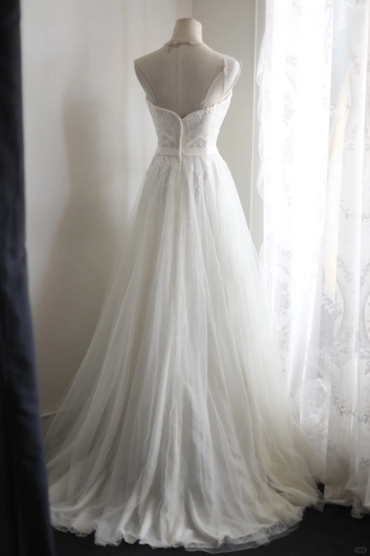 Vintage Strapless White Tulle Lace Appliques Wedding Dress S539