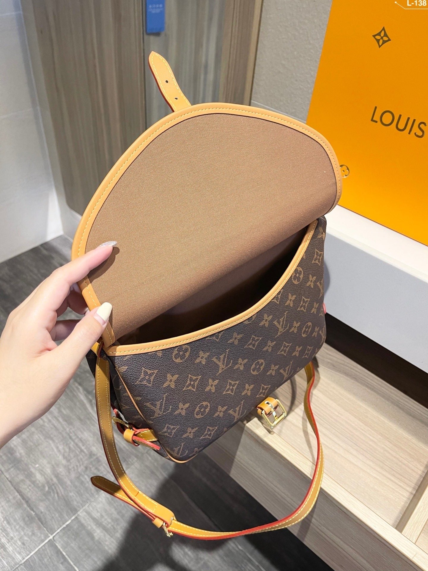 Louis Vuitton Monogram Saumur 30