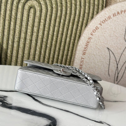 CHANEL Classic Flap Medium