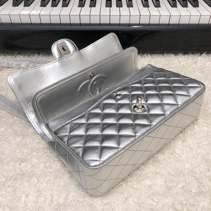 CHANEL Classic Flap Medium