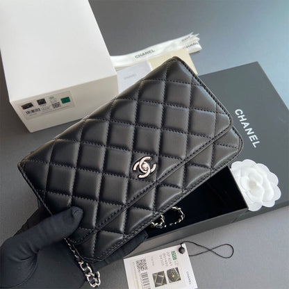 CHANEL Classic Wallet On Chain