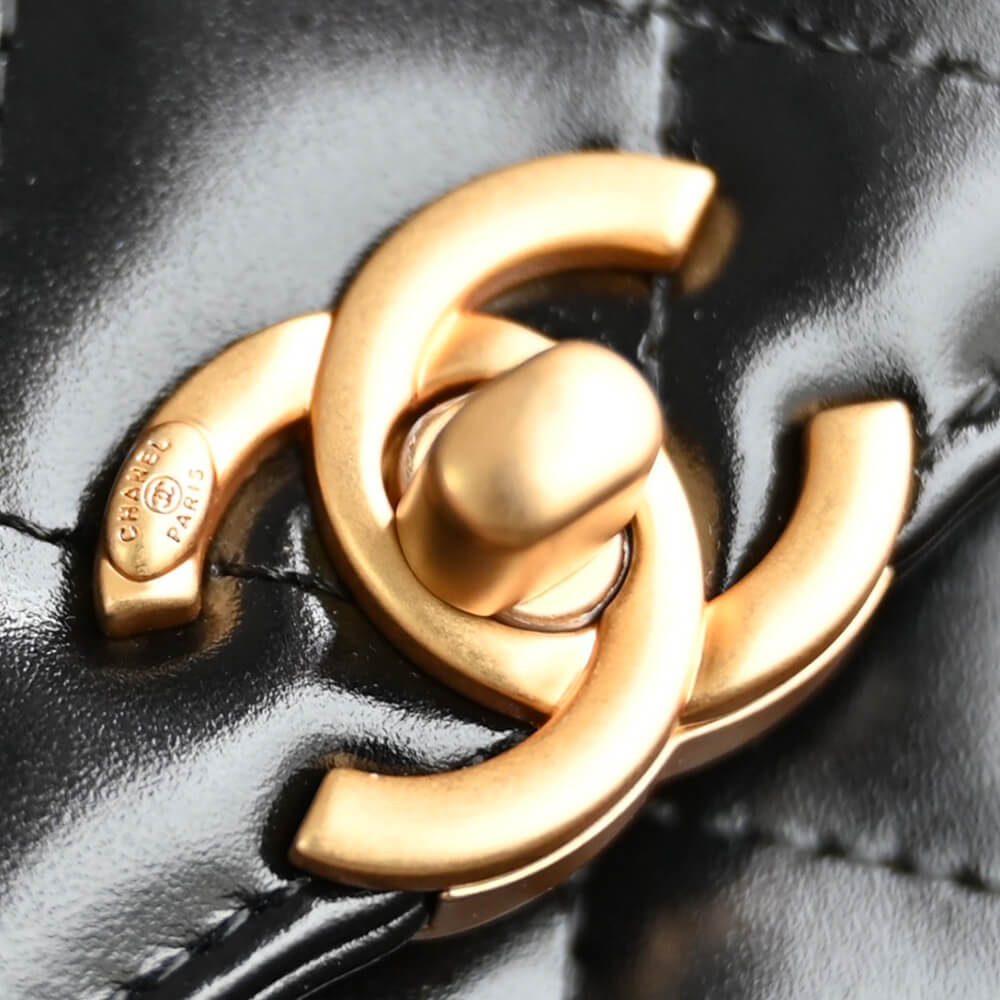 CHANEL Classic Wallet On Chain