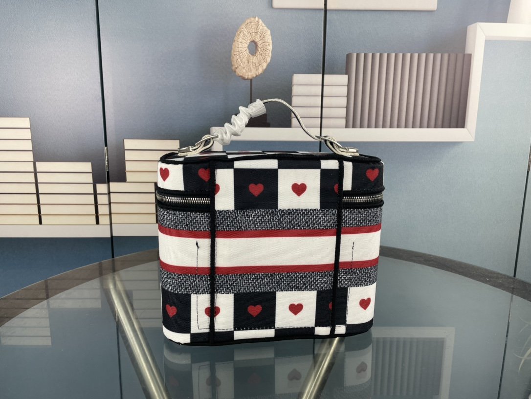 Dioramour Vanity Case