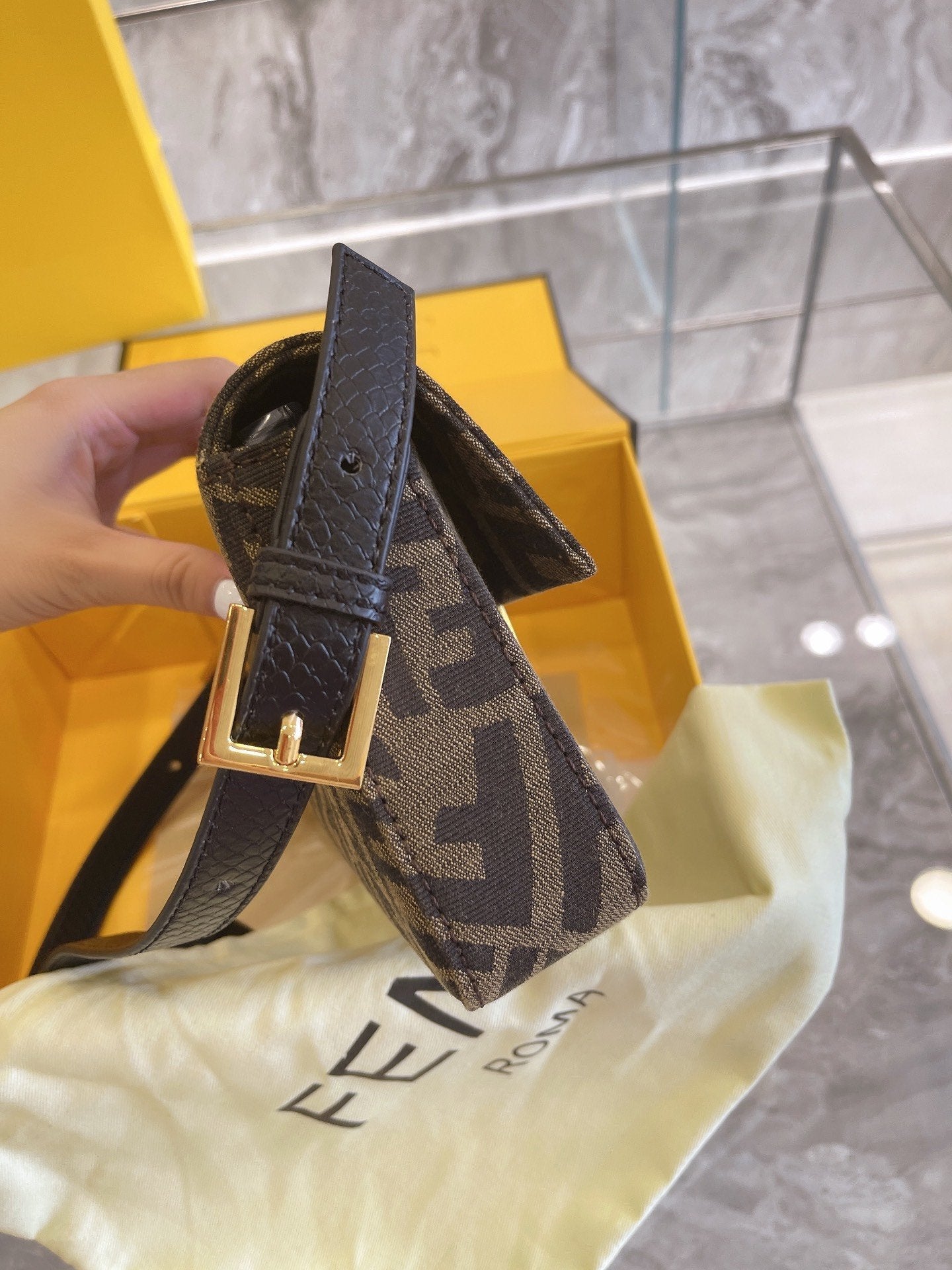 Fendi Women Baguette 1997 Brown