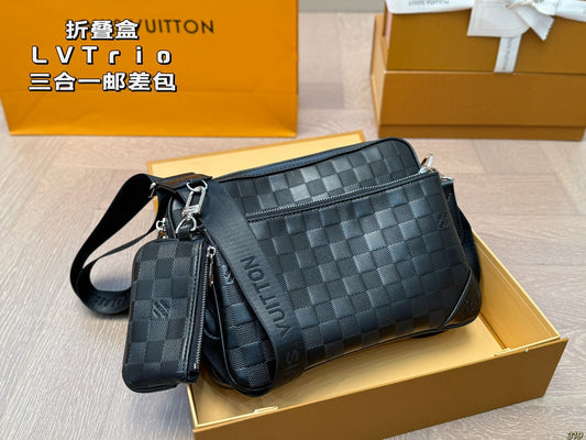 Louis Vuitton LV Trio Black Crossbody Bag Detachable 25x18cm