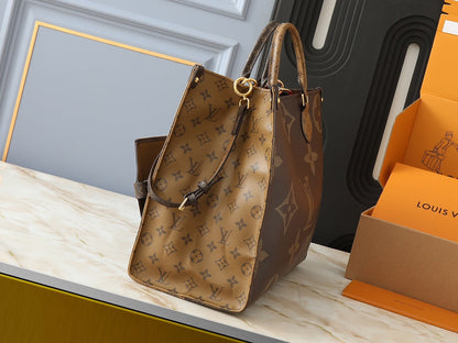 LOUIS VUITTON  Reverse Monogram Giant Onthego Voyage