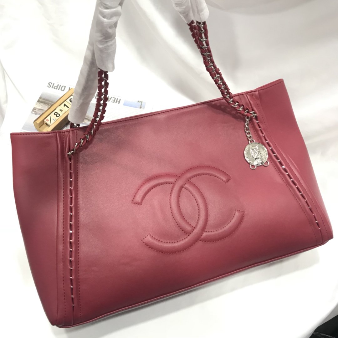 CHANEL RED LARGE LUXURY LIGNE SOFT CALFSKIN TOTE BAG