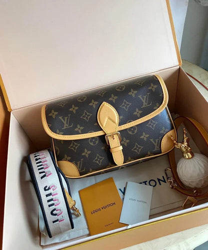 Lo vu official baguette bag