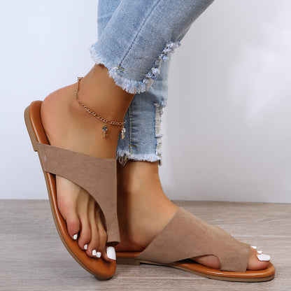 Women's sandals with flat soles