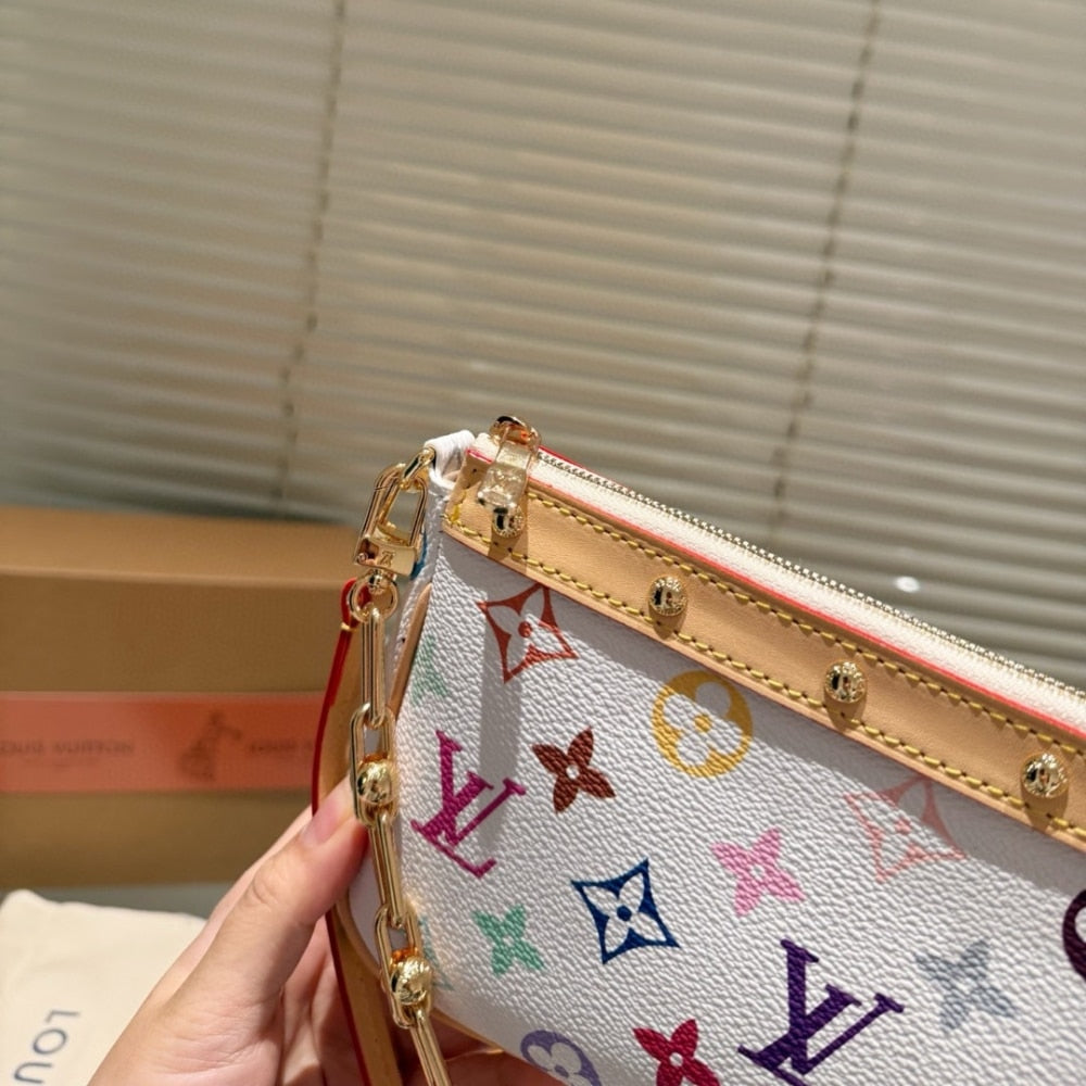 LOUIS VUITTON X TAKASHI MURAKAMI POCHETTE ACCESSORIES MULTICOLORE BLANC 21CM M13404