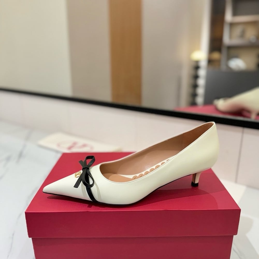 VALENTINO BEPOINTY PUMP IN PATENT LEATHER WHITE 6W2S0LQ0DAL A81