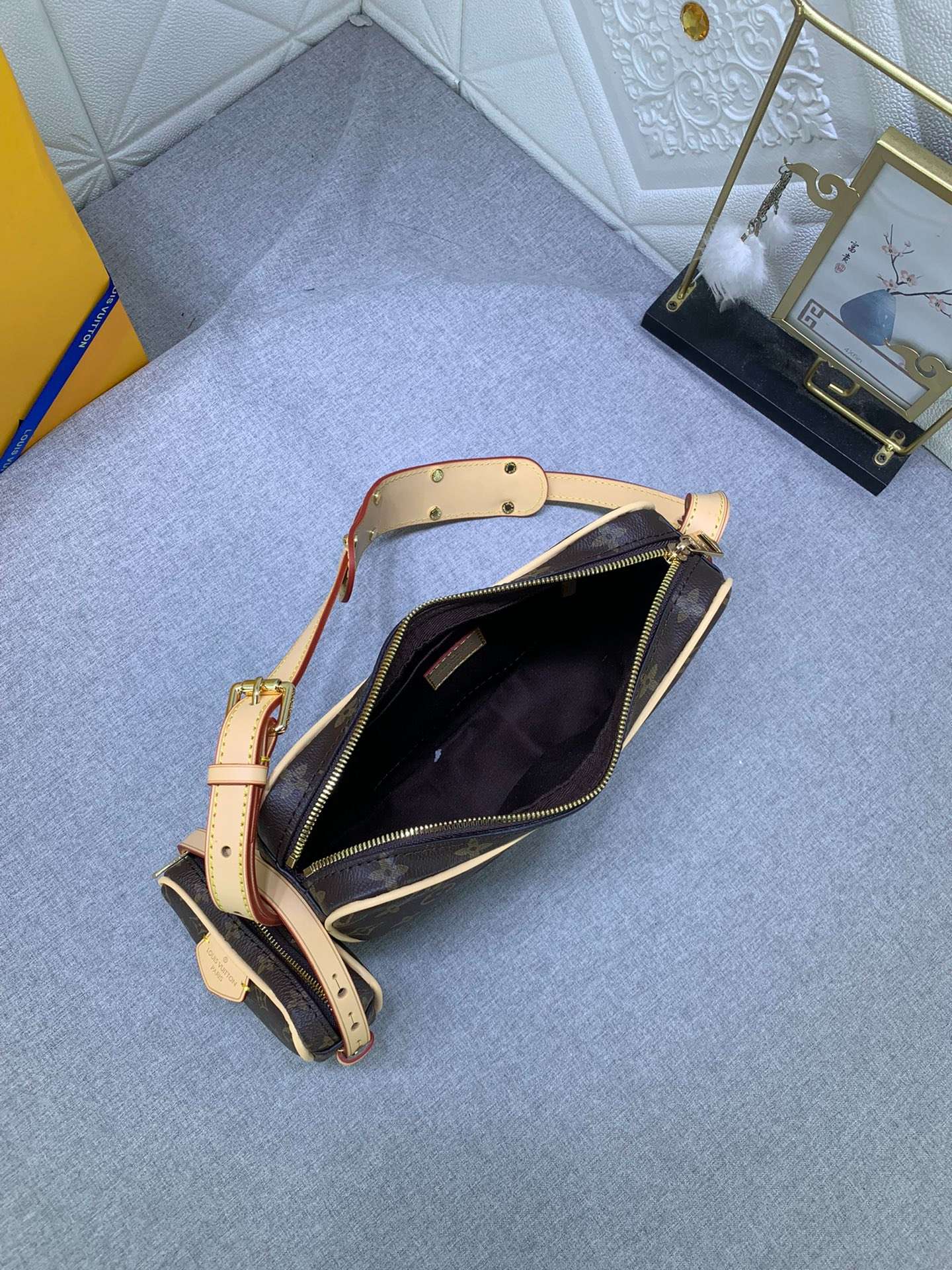 LOUIS VUITTON Croissant MM Monogram