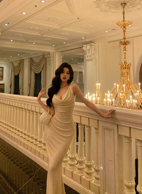 Vintage Sheath V Neckline Champagne Satin Sleeveless 18th Birthday Dress Party Gown Birthday Outfits For Women DP0209