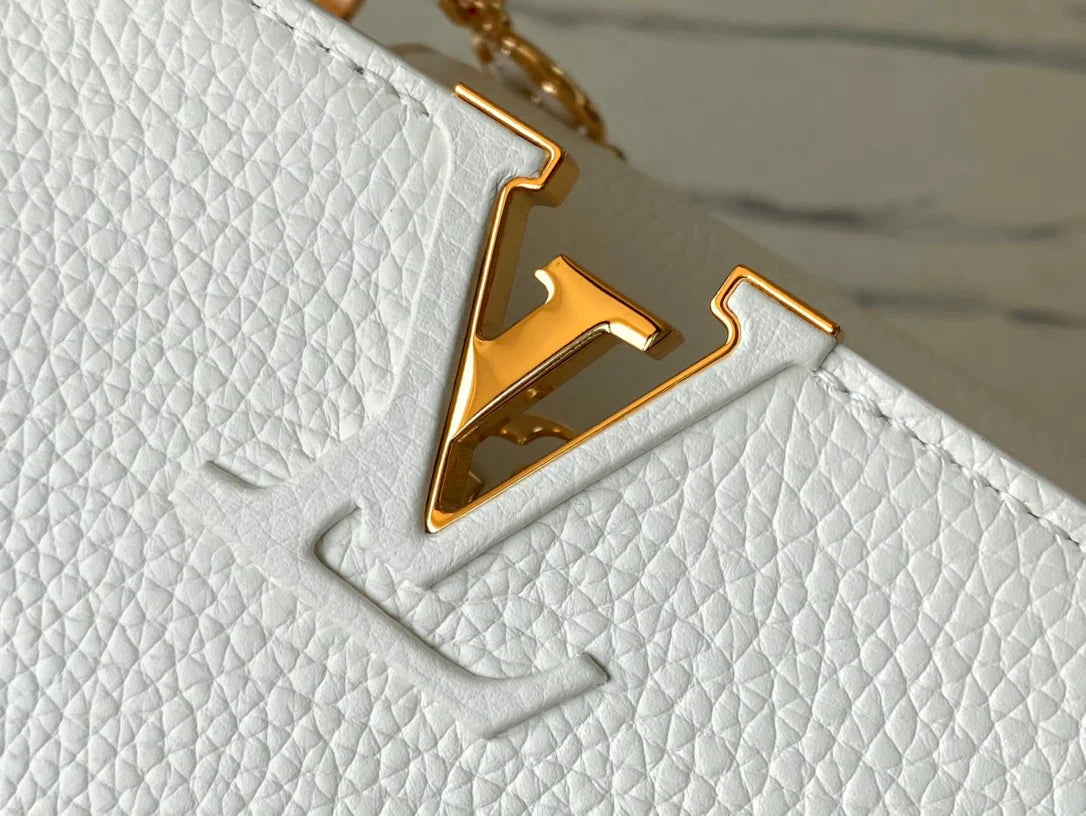 LV Capucines BB White size 27 x 18 x 9 cm