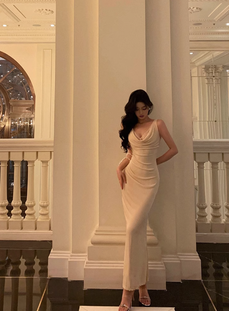 Vintage Sheath V Neckline Champagne Satin Sleeveless 18th Birthday Dress Party Gown Birthday Outfits For Women DP0209