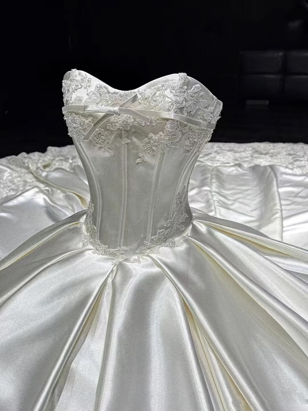 Classy Elegant Wedding Dress Ball Gown Strapless Satin Lace Long Wedding Dresses Bridal Gowns DH748