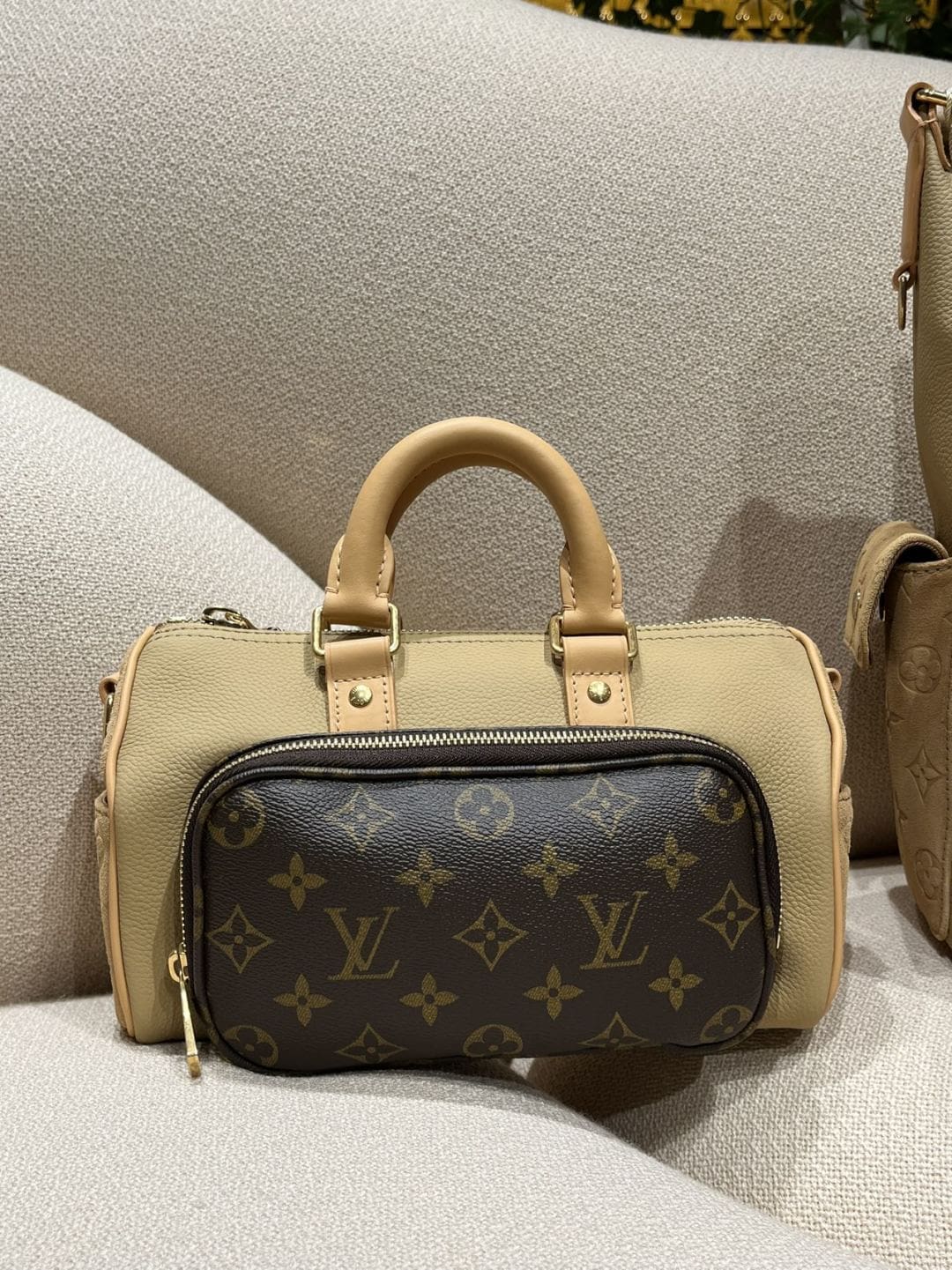 Louis Vuitton M12627 Keepall Bandoulière 25