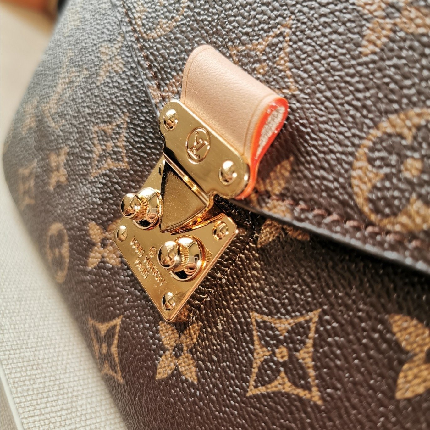 Louis Vuitton Metis