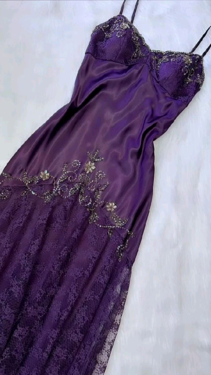 Purple Gorgeous Exquisite Applique Beading Spaghetti Strap Long Lace Ball Gown Evening Dress gh3174