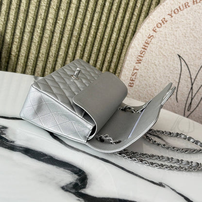CHANEL Classic Flap Medium