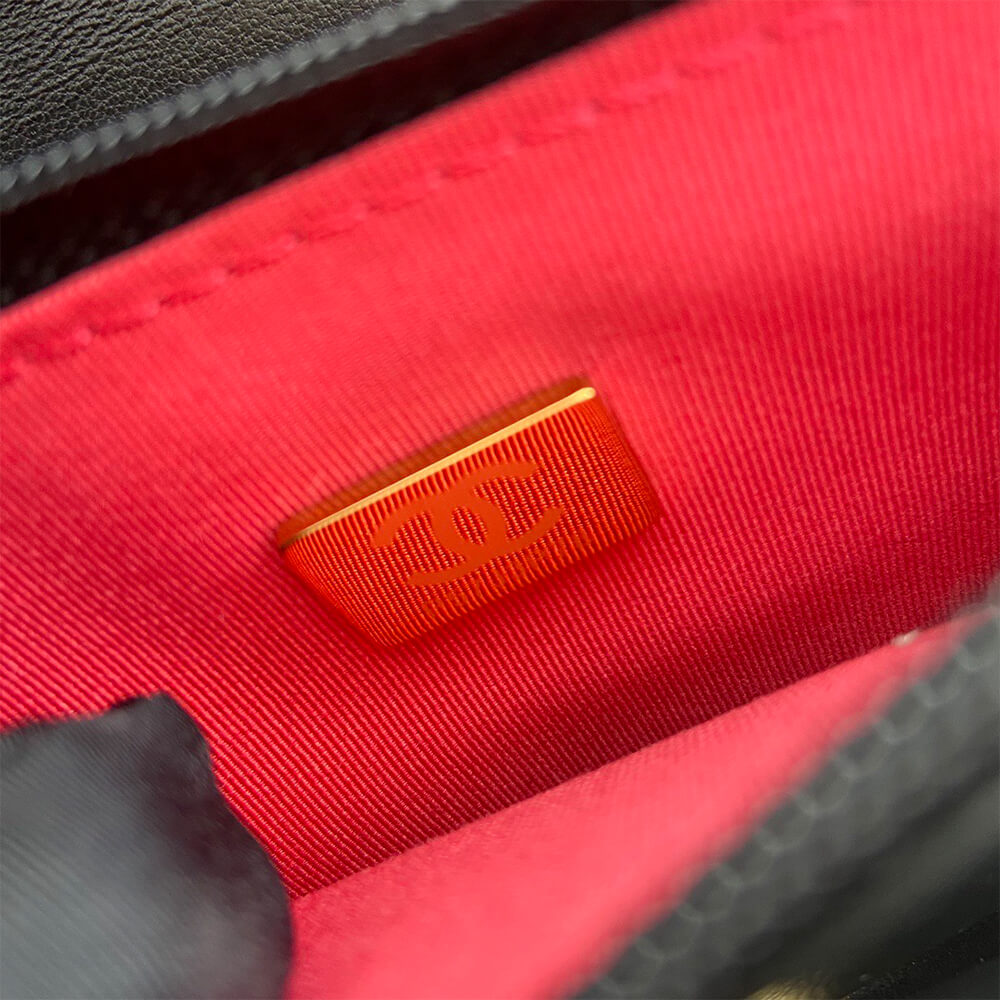 CHANEL 19 Wallet on Chain