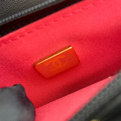 CHANEL 19 Wallet on Chain