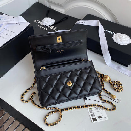 CHANEL Classic Wallet On Chain