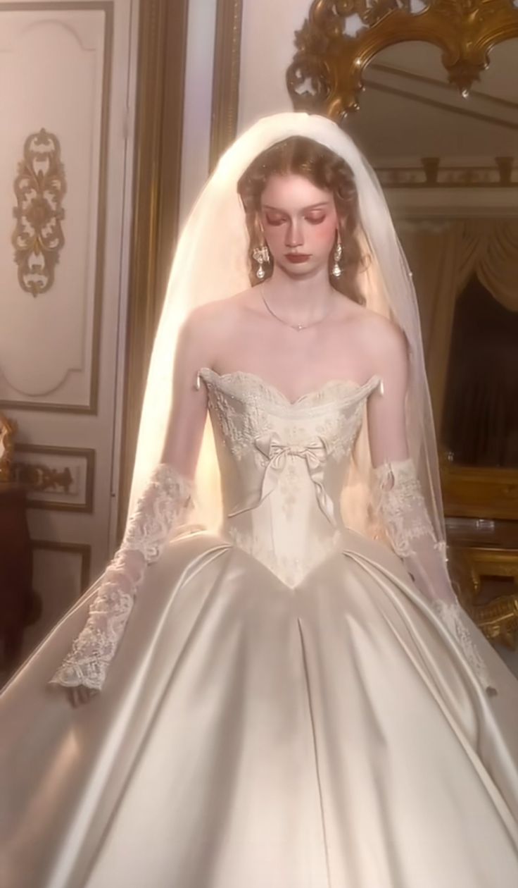 Princess Ball Gown Strapless Lace Appliques Satin Prom Dress 18th Birthday Dress Wedding Dress SH3897