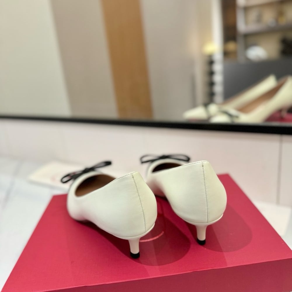 VALENTINO BEPOINTY PUMP IN PATENT LEATHER WHITE 6W2S0LQ0DAL A81