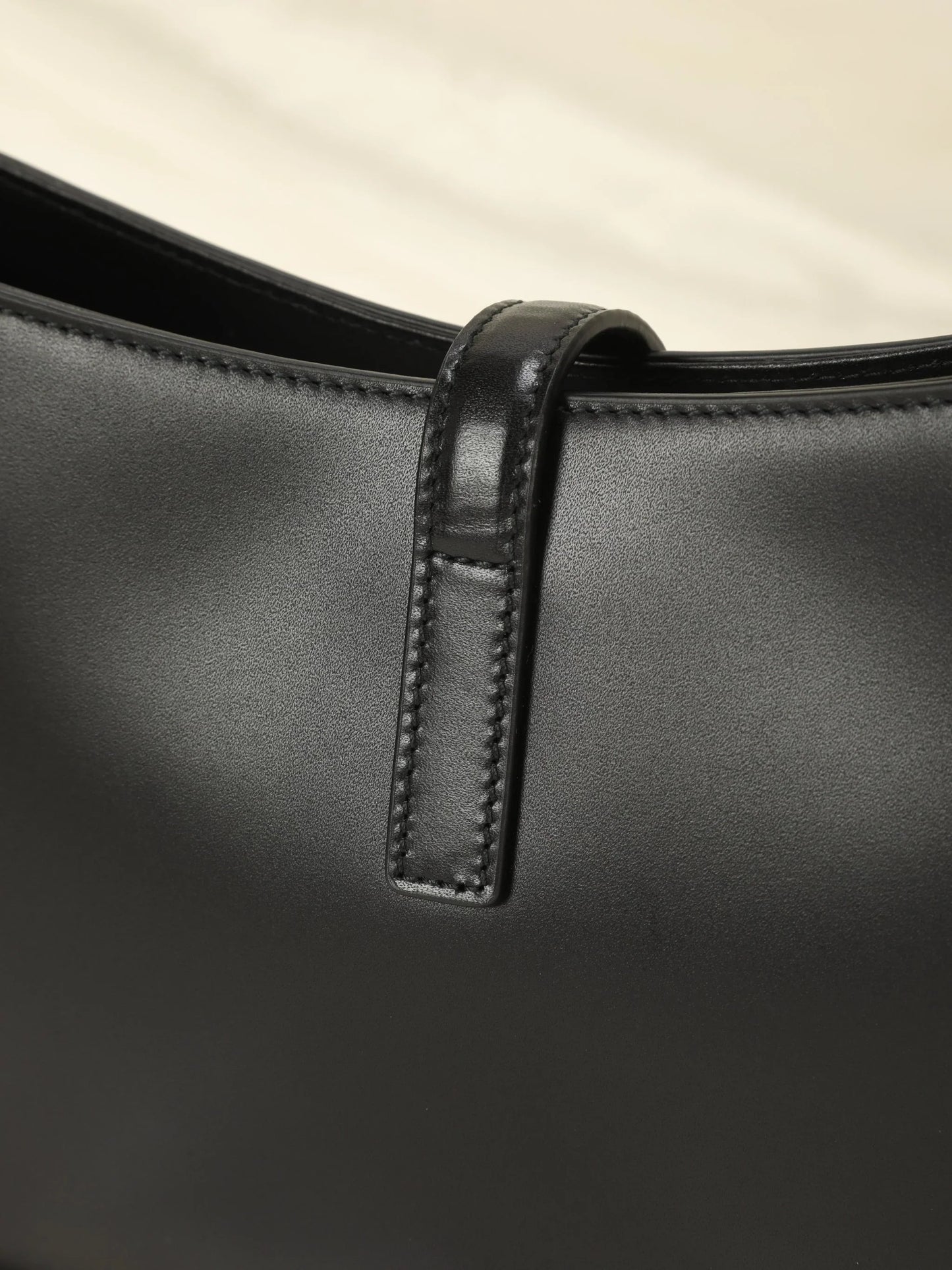 Saint Laurent Le 5 À 7 Hobo Bag In Patent Leather - Black - Women