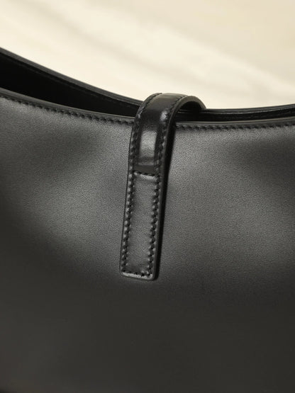 Saint Laurent Le 5 À 7 Hobo Bag In Patent Leather - Black - Women