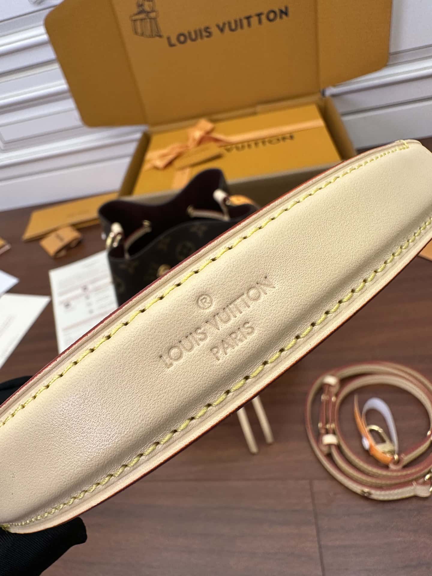 Louis Vuitton Néonoé BB in Monogram Handbag