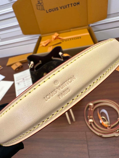 Louis Vuitton Néonoé BB in Monogram Handbag