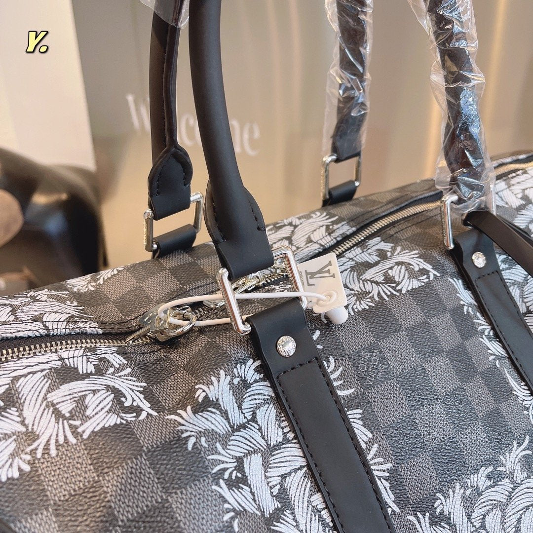 Louis Vuitton – Travel bag