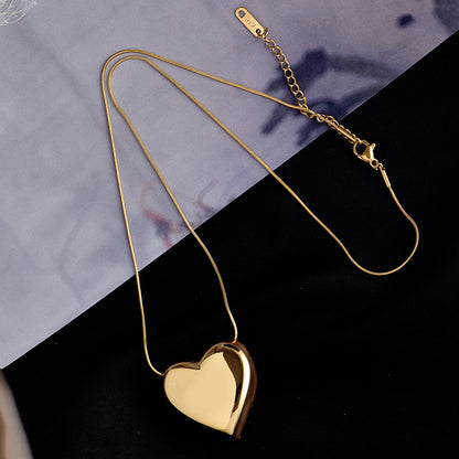 Fashion three-dimensional love clavicle chain