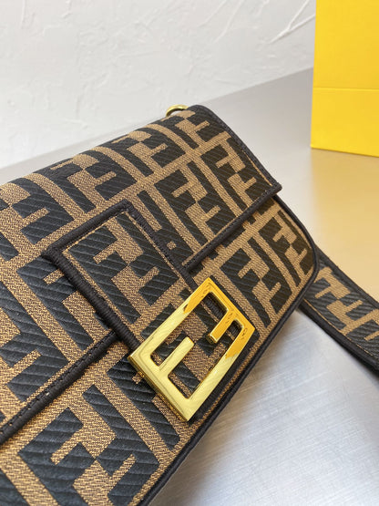 Fendi Baguette Bag Aus Canvas In Braun
