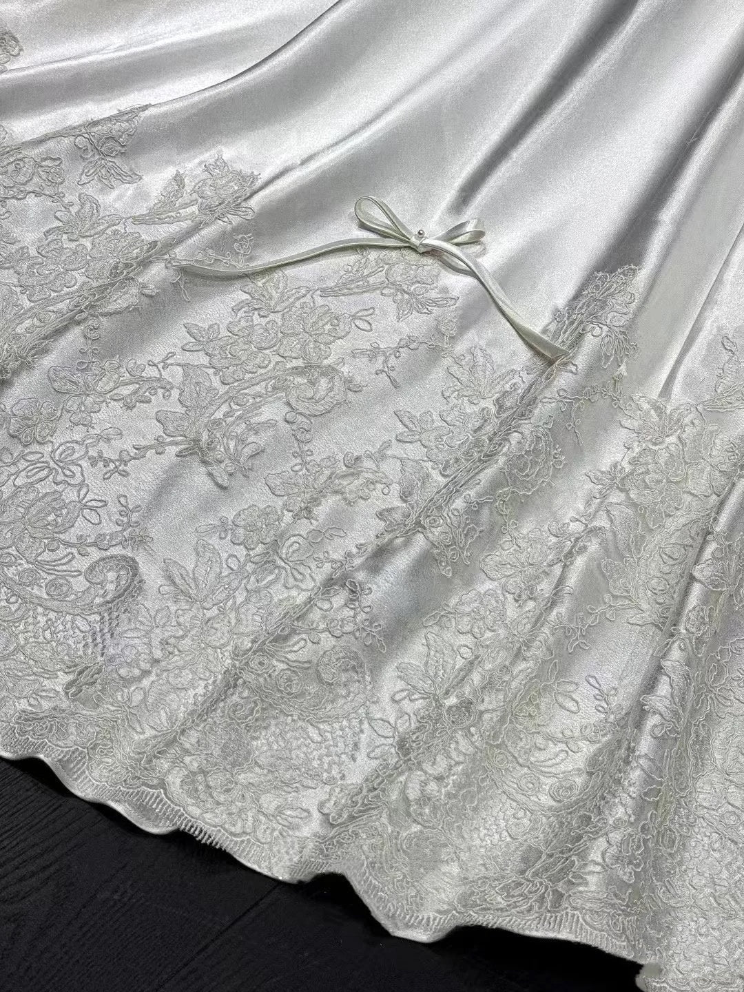 Classy Elegant Wedding Dress Ball Gown Strapless Satin Lace Long Wedding Dresses Bridal Gowns DH748