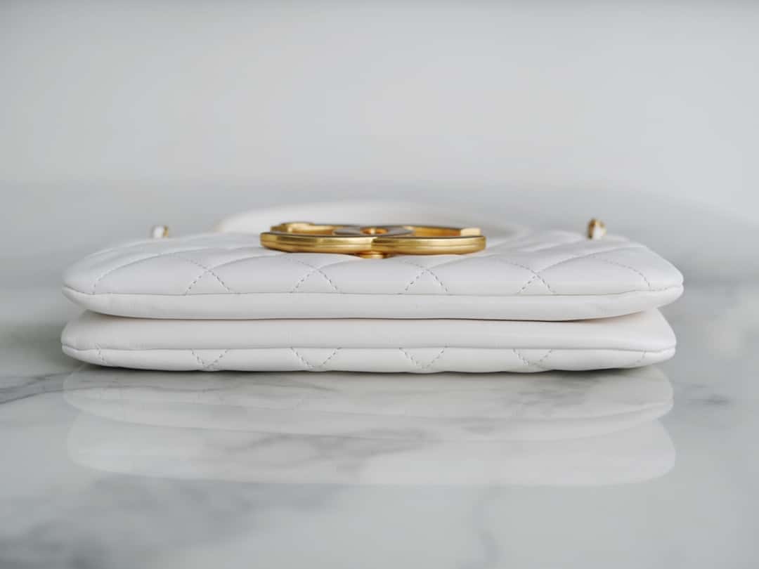 𝗖𝗛𝗔𝗡𝗘𝗟 𝟐𝟒𝐂 Vintage Logo Quilted Lambskin Shoulder Bag 11.5x24x4.5cm