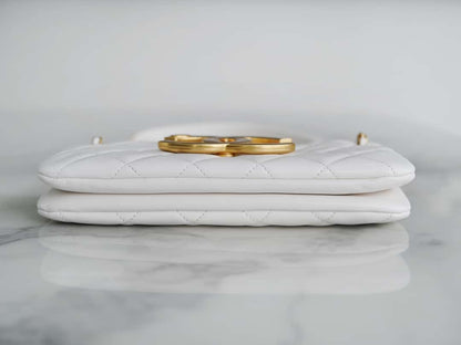 𝗖𝗛𝗔𝗡𝗘𝗟 𝟐𝟒𝐂 Vintage Logo Quilted Lambskin Shoulder Bag 11.5x24x4.5cm