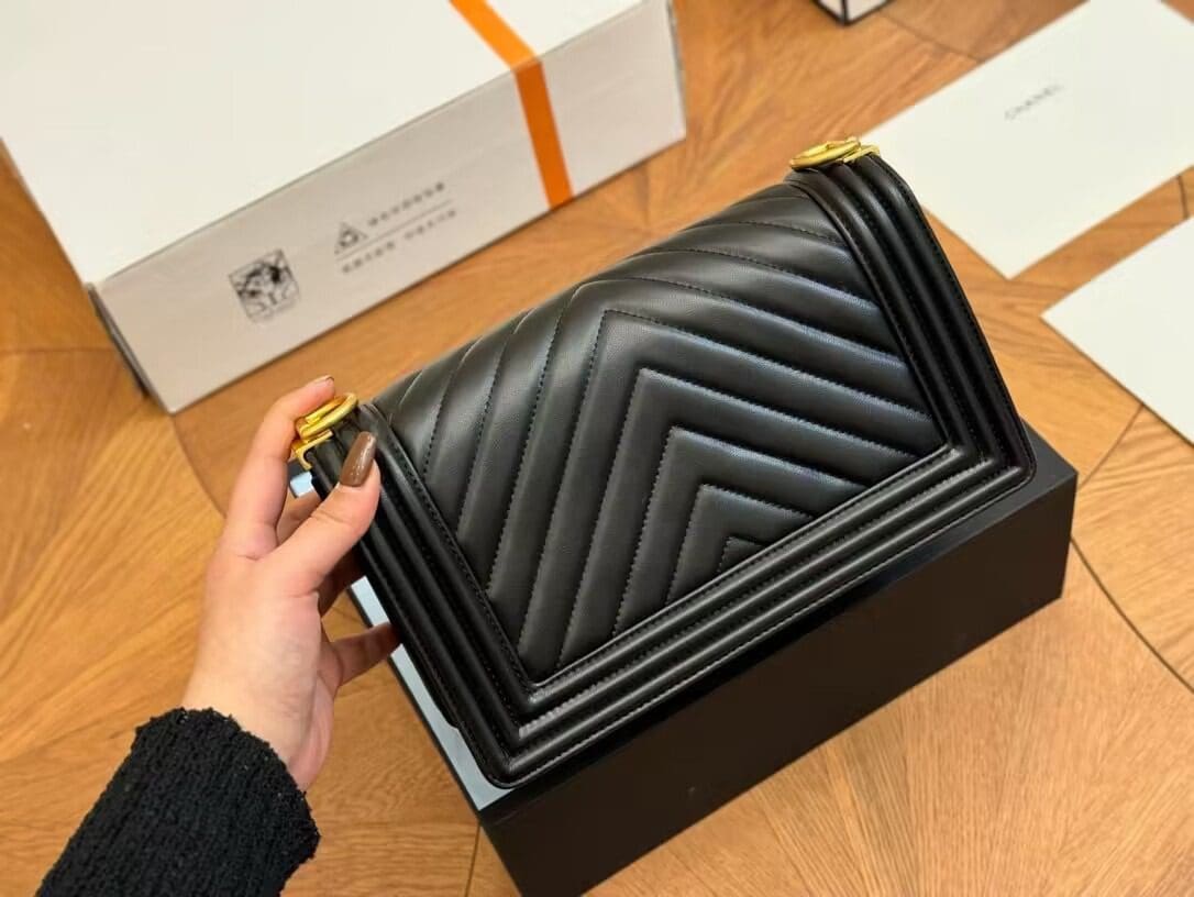 CHANEL Calfskin Chevron Quilted Medium Boy Flap Black