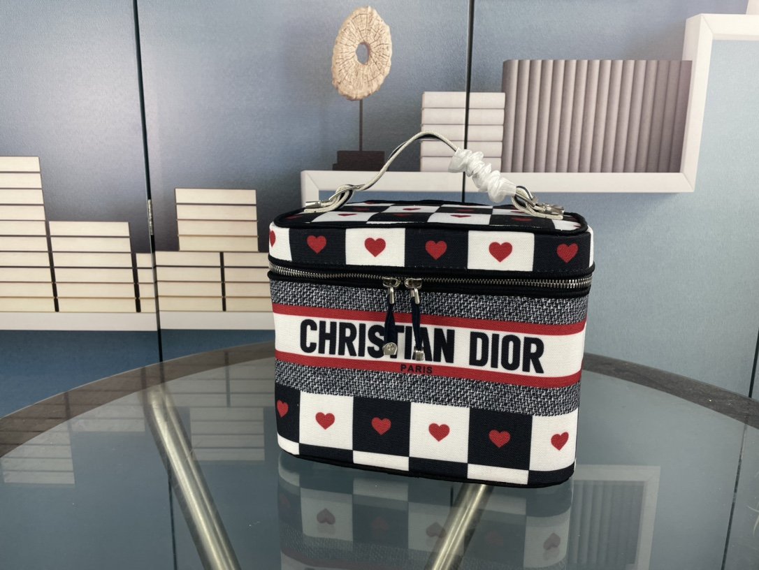 Dioramour Vanity Case