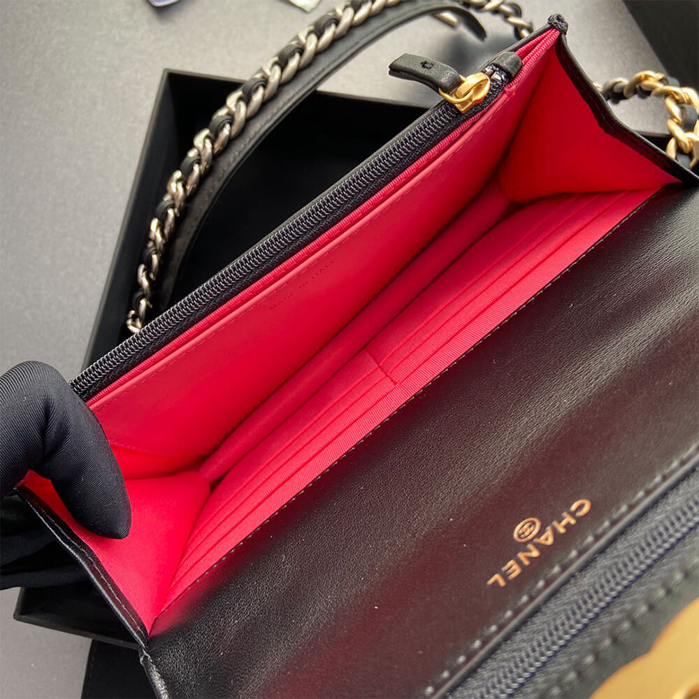CHANEL 19 Wallet on Chain