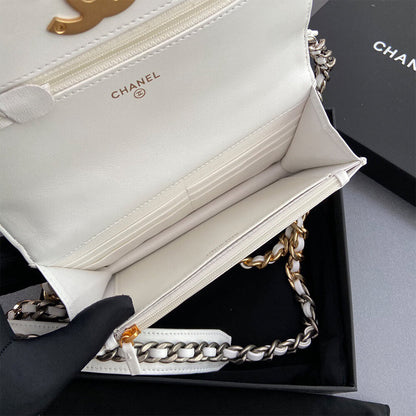 CHANEL 19 Wallet on Chain