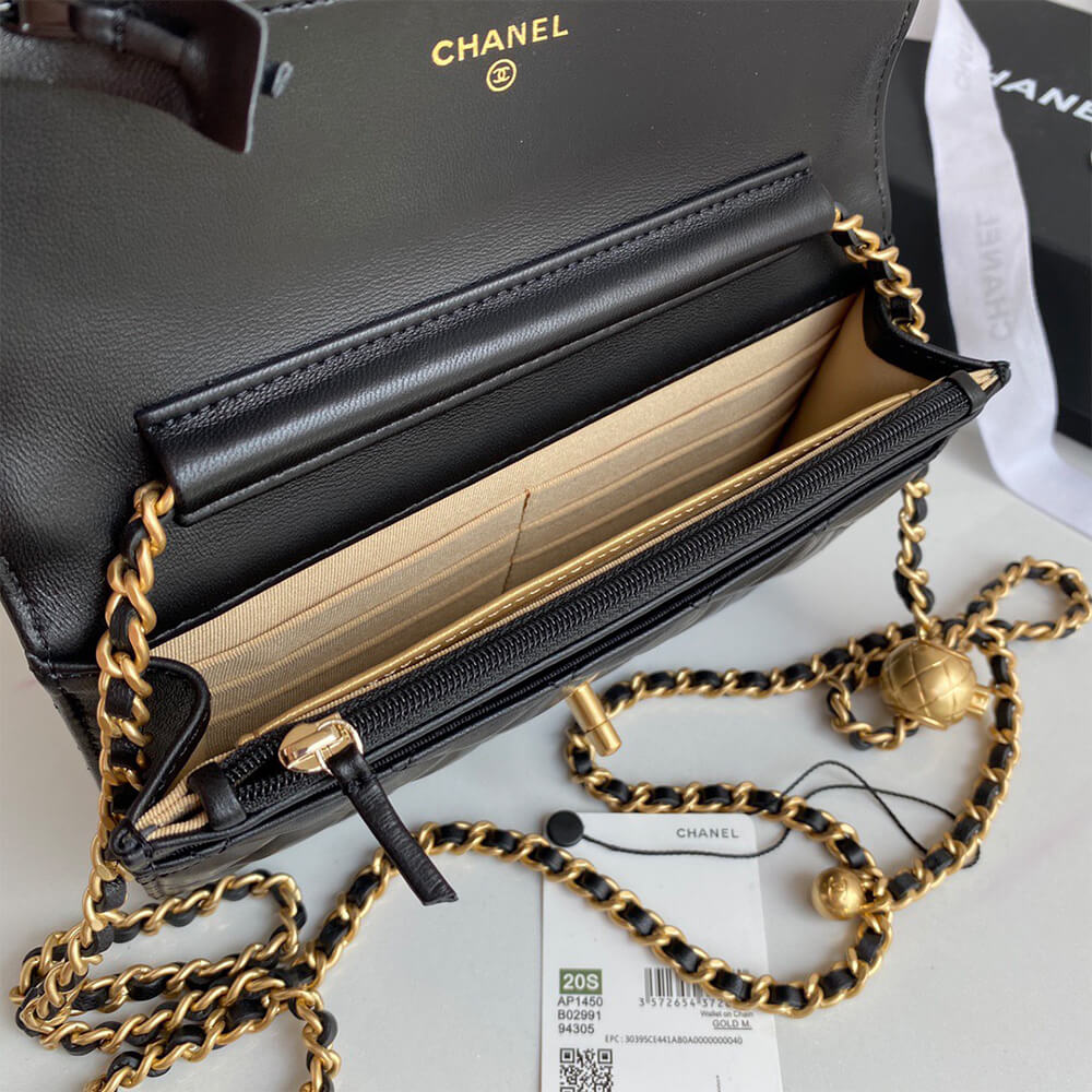 CHANEL Classic Wallet On Chain